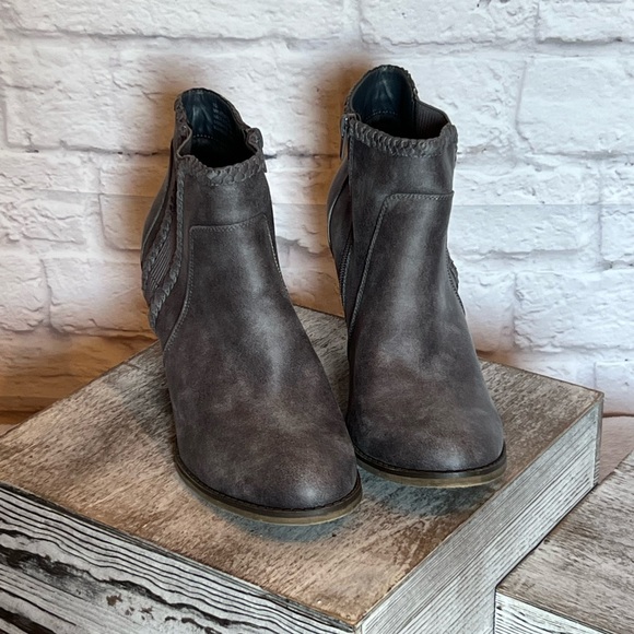 MIA Side Zip Ankle Booties - Picture 2 of 8